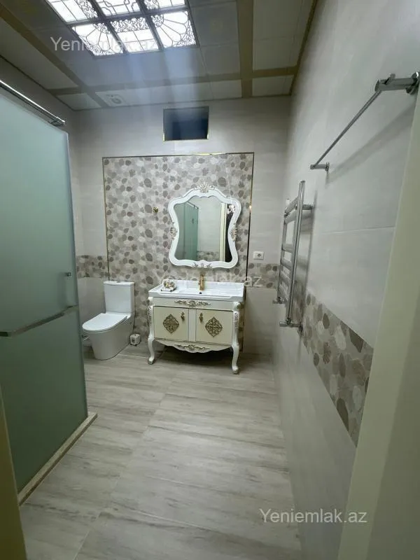Satılır 8 otaqlı həyət evi 650 m²
