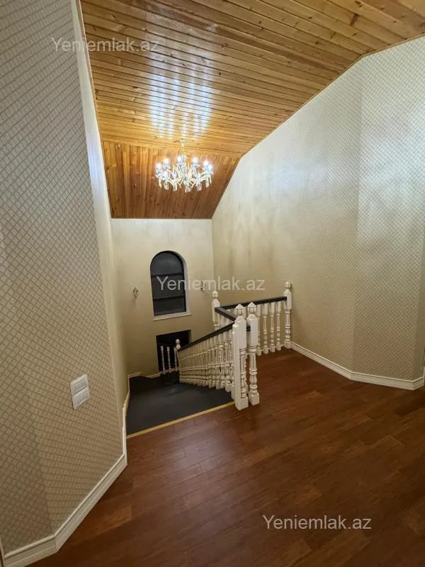 Satılır 8 otaqlı həyət evi 650 m²