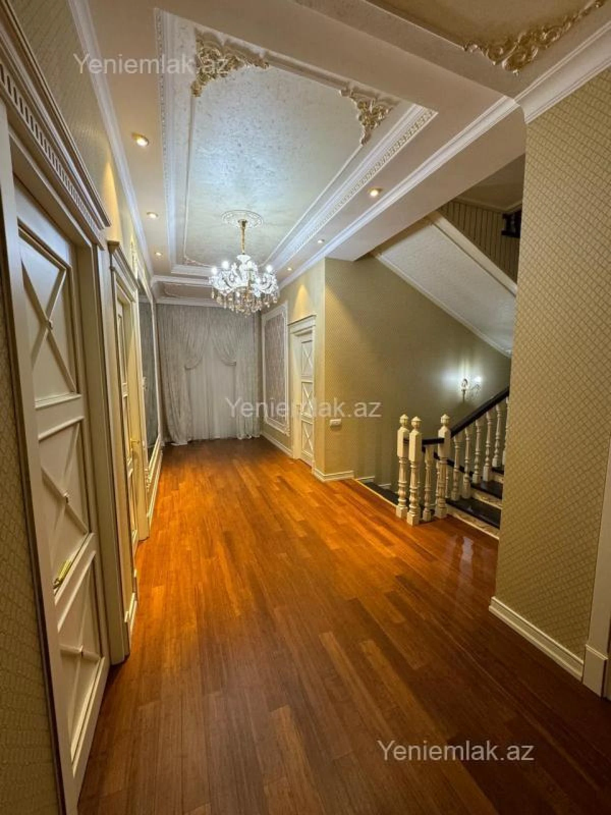 Satılır 8 otaqlı həyət evi 650 m²