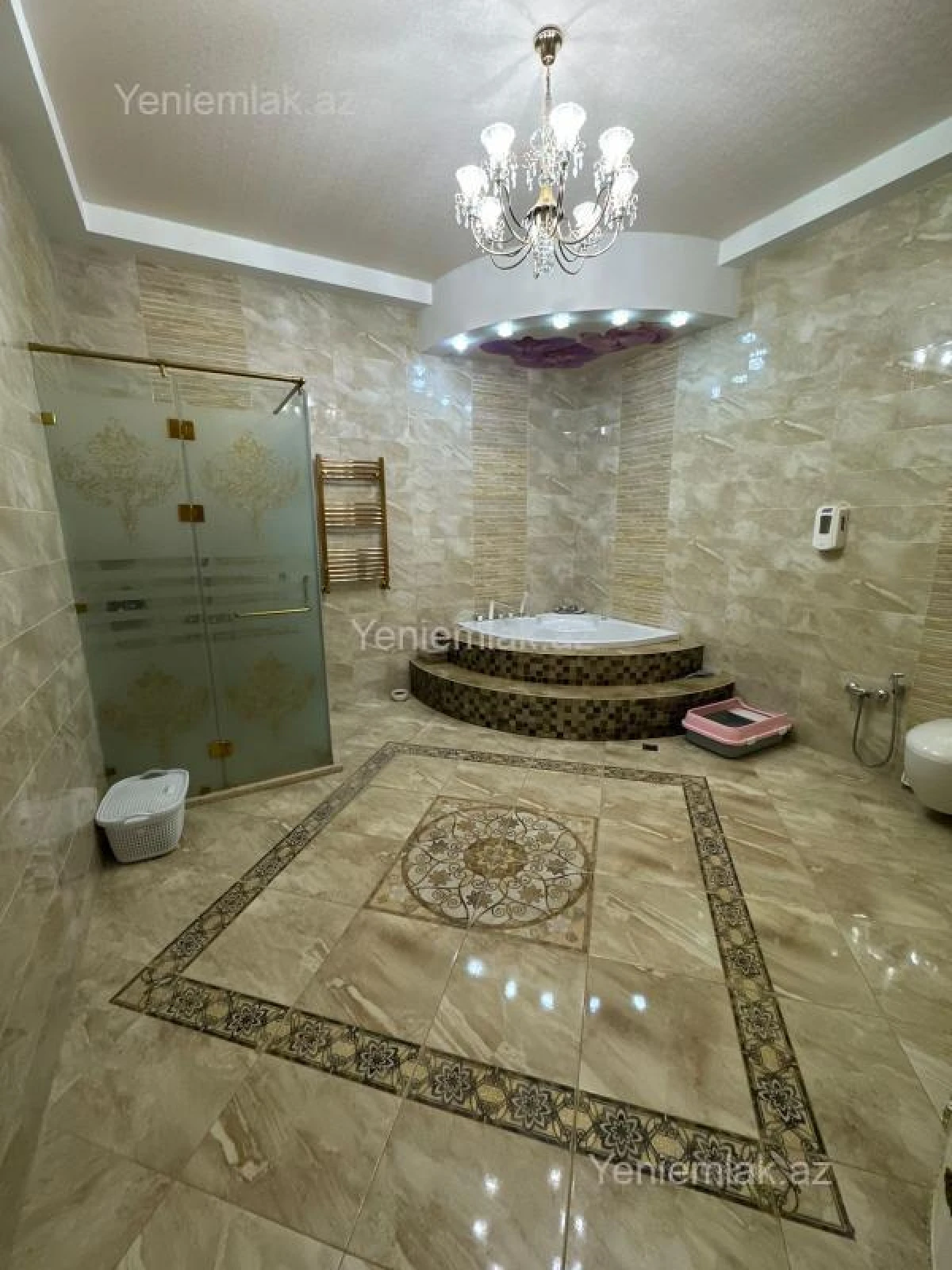 Satılır 8 otaqlı həyət evi 650 m²