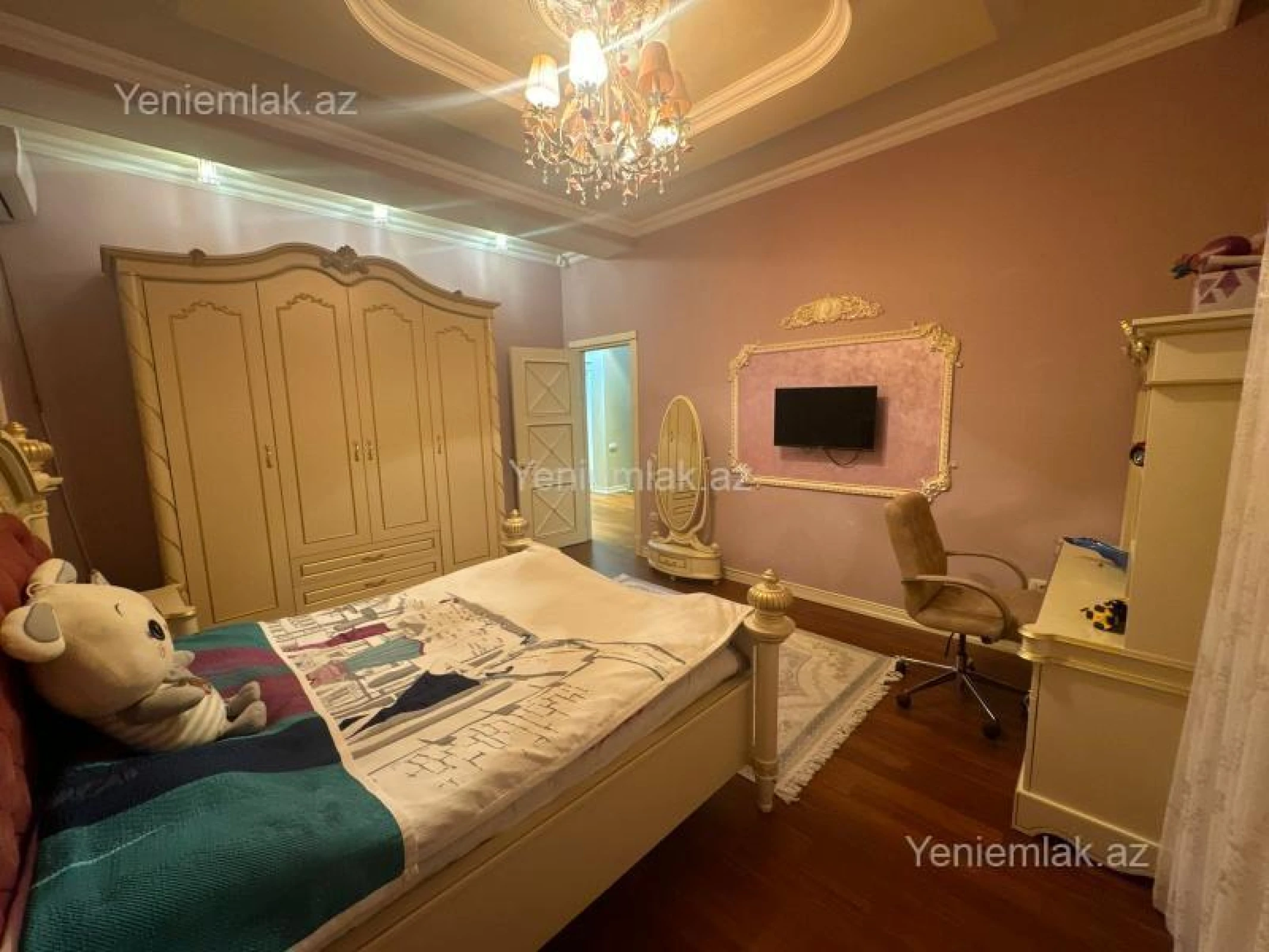 Satılır 8 otaqlı həyət evi 650 m²