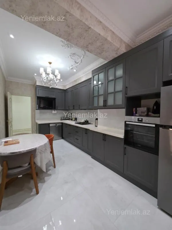 Satılır 3 otaqlı yeni tikili 120 m²