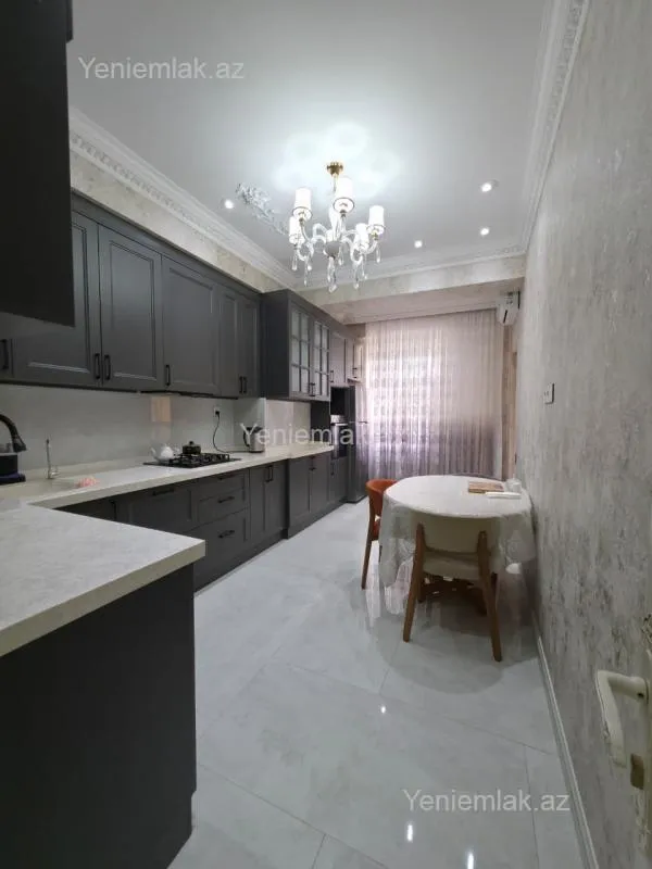 Satılır 3 otaqlı yeni tikili 120 m²