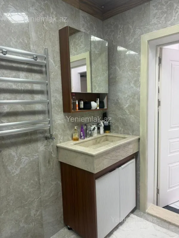 Satılır 3 otaqlı yeni tikili 105 m²