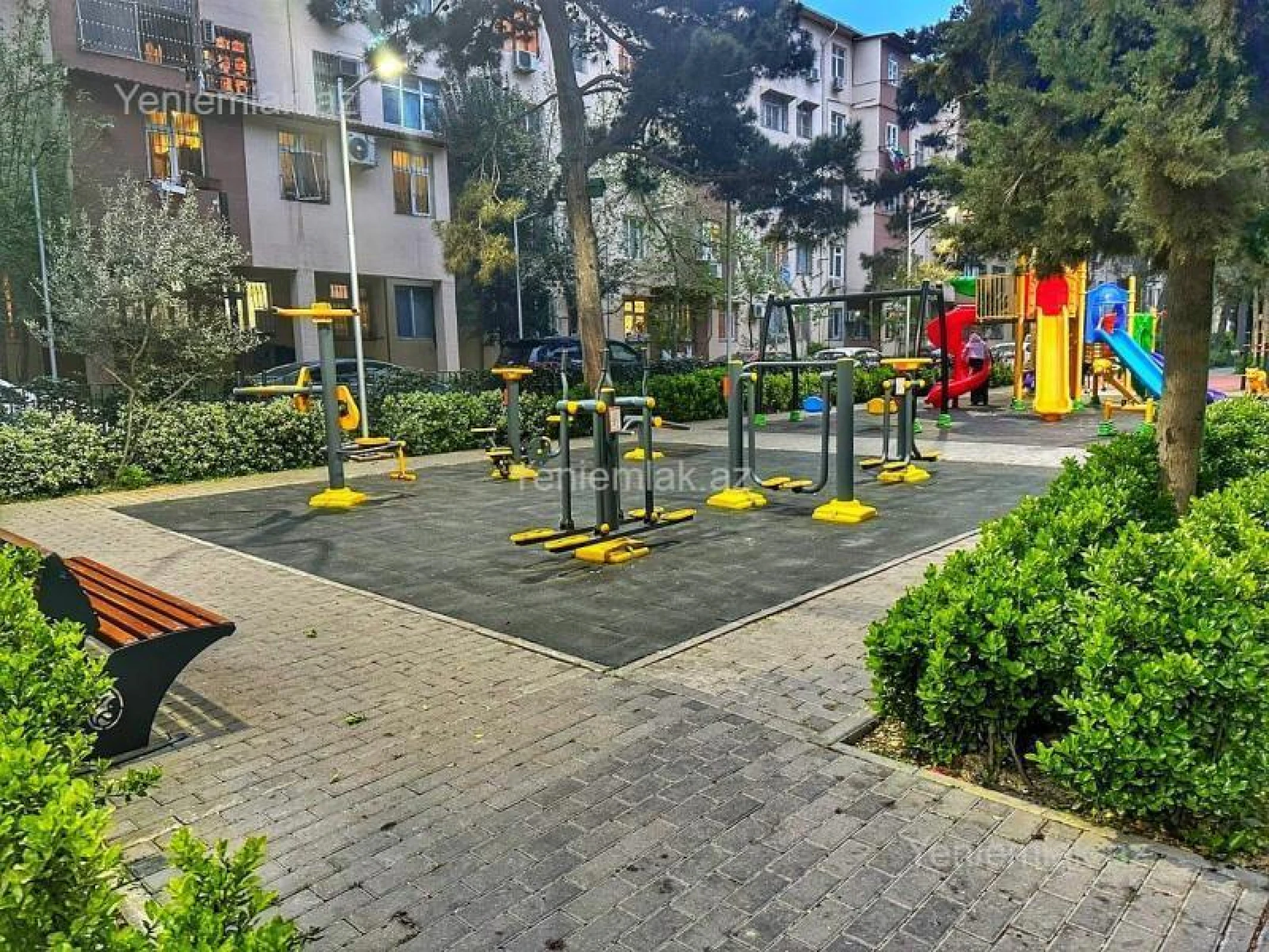 Satılır 2 otaqlı köhnə tikili 55 m²