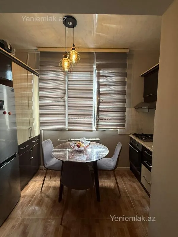 Satılır 3 otaqlı köhnə tikili 85 m²