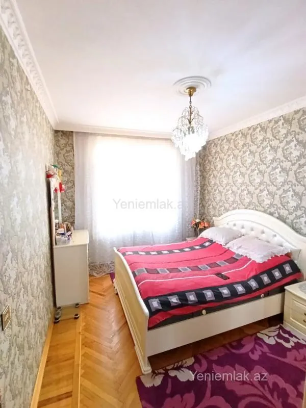 Satılır 3 otaqlı köhnə tikili 80 m²