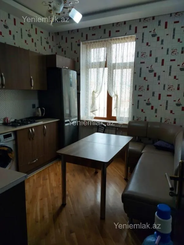 Satılır 2 otaqlı köhnə tikili 65 m²