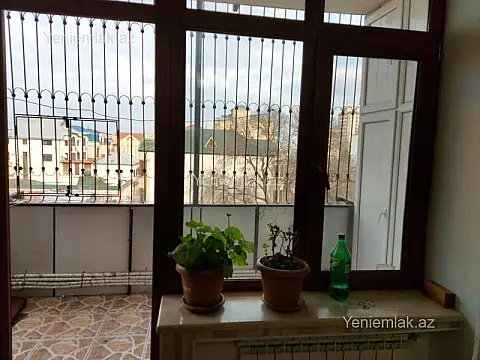 Satılır 2 otaqlı köhnə tikili 65 m²