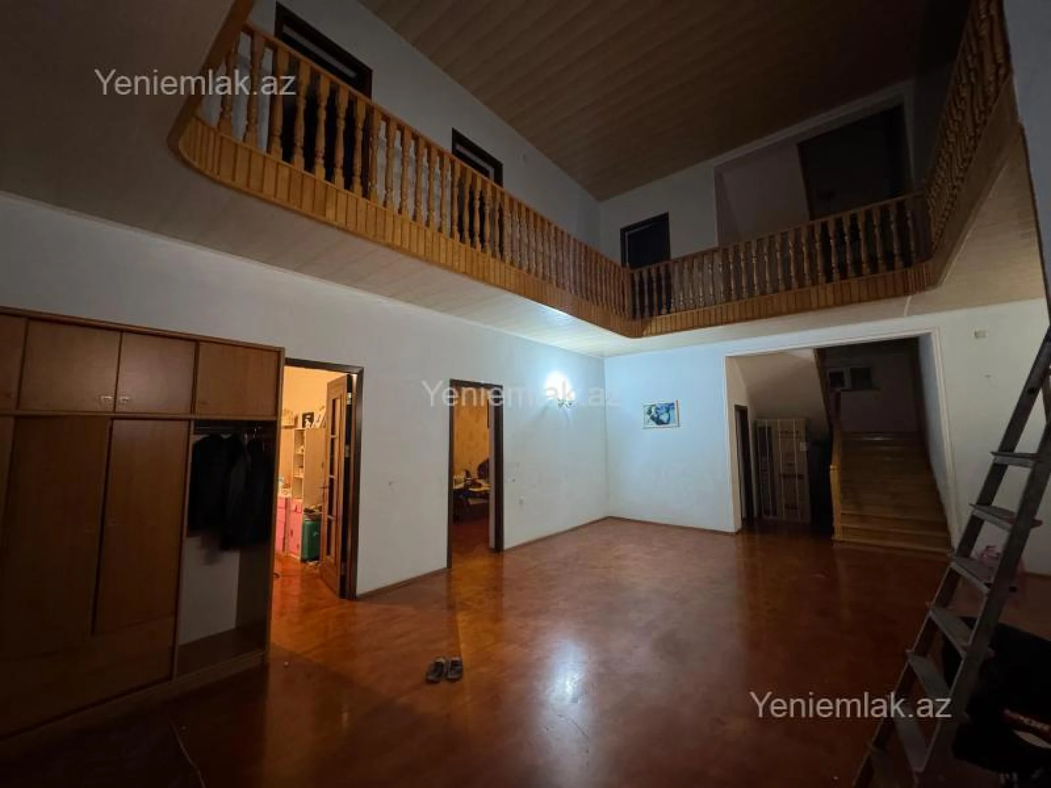 Satılır 8 otaqlı həyət evi 450 m²