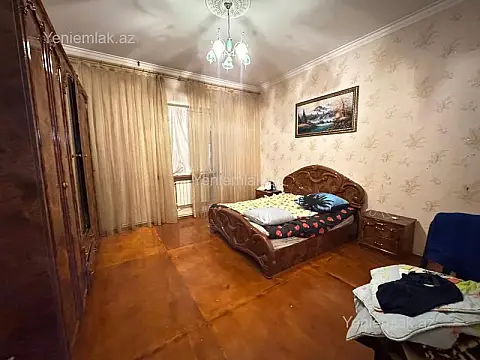 Satılır 8 otaqlı həyət evi 450 m²