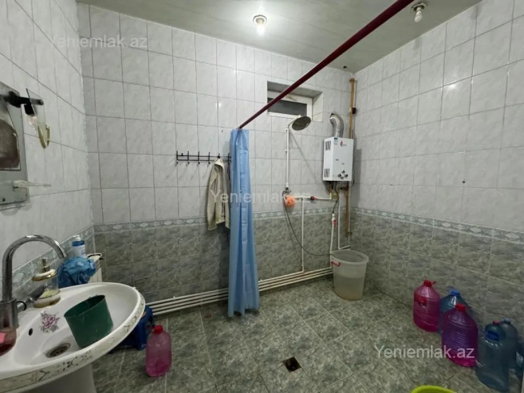 Satılır 8 otaqlı həyət evi 450 m²