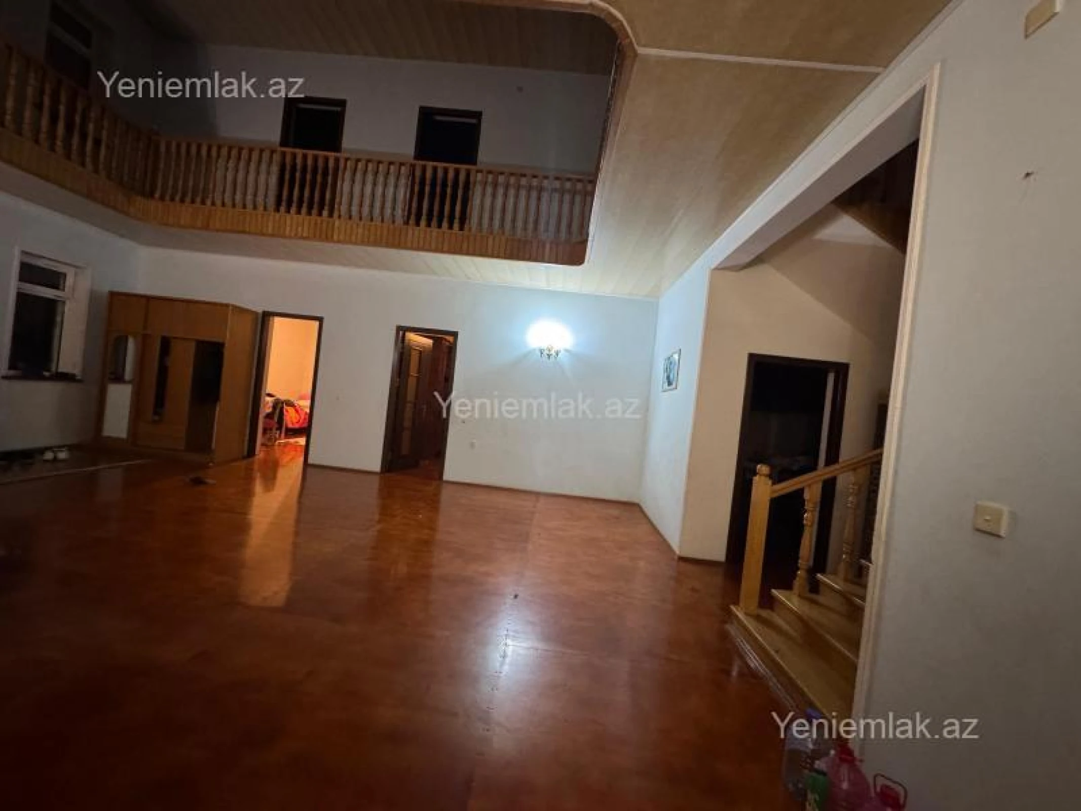 Satılır 8 otaqlı həyət evi 450 m²