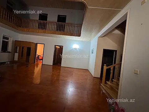 Satılır 8 otaqlı həyət evi 450 m²