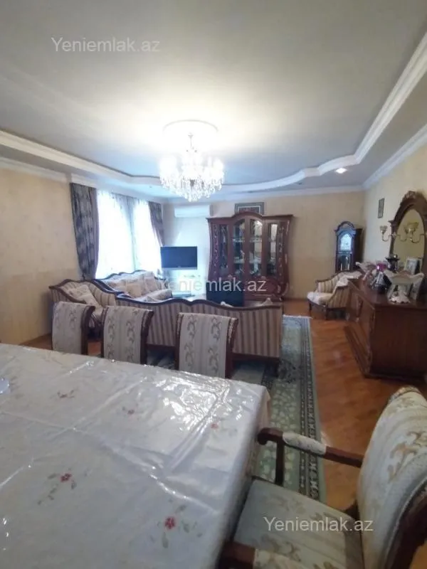 Satılır 9 otaqlı həyət evi 640 m²