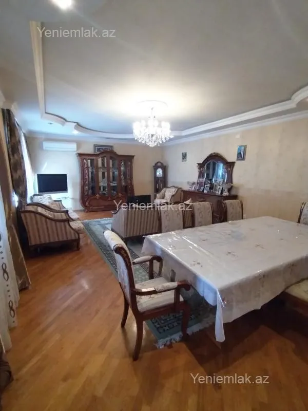 Satılır 9 otaqlı həyət evi 640 m²