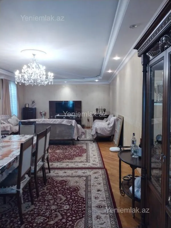 Satılır 9 otaqlı həyət evi 640 m²