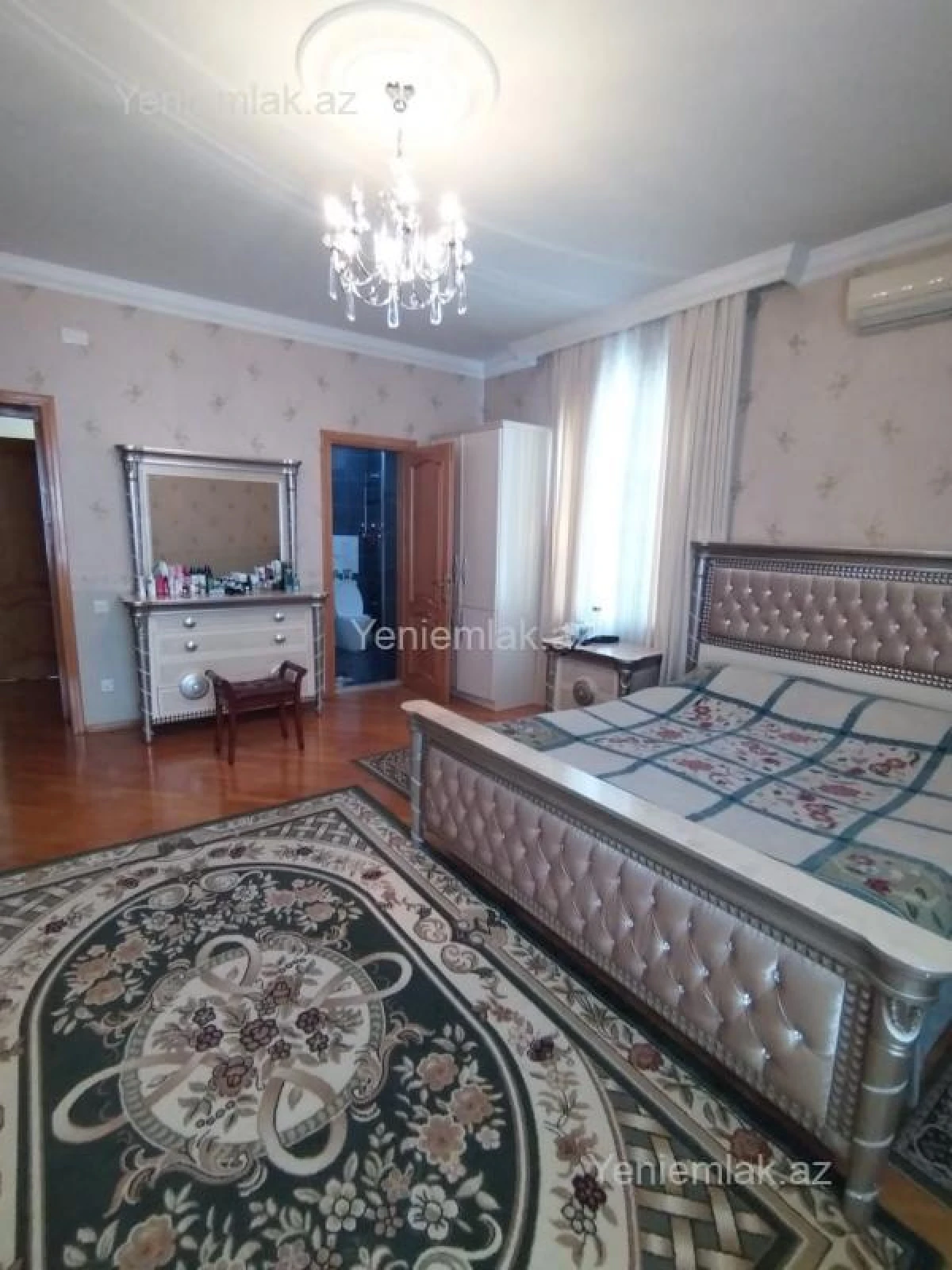 Satılır 9 otaqlı həyət evi 640 m²