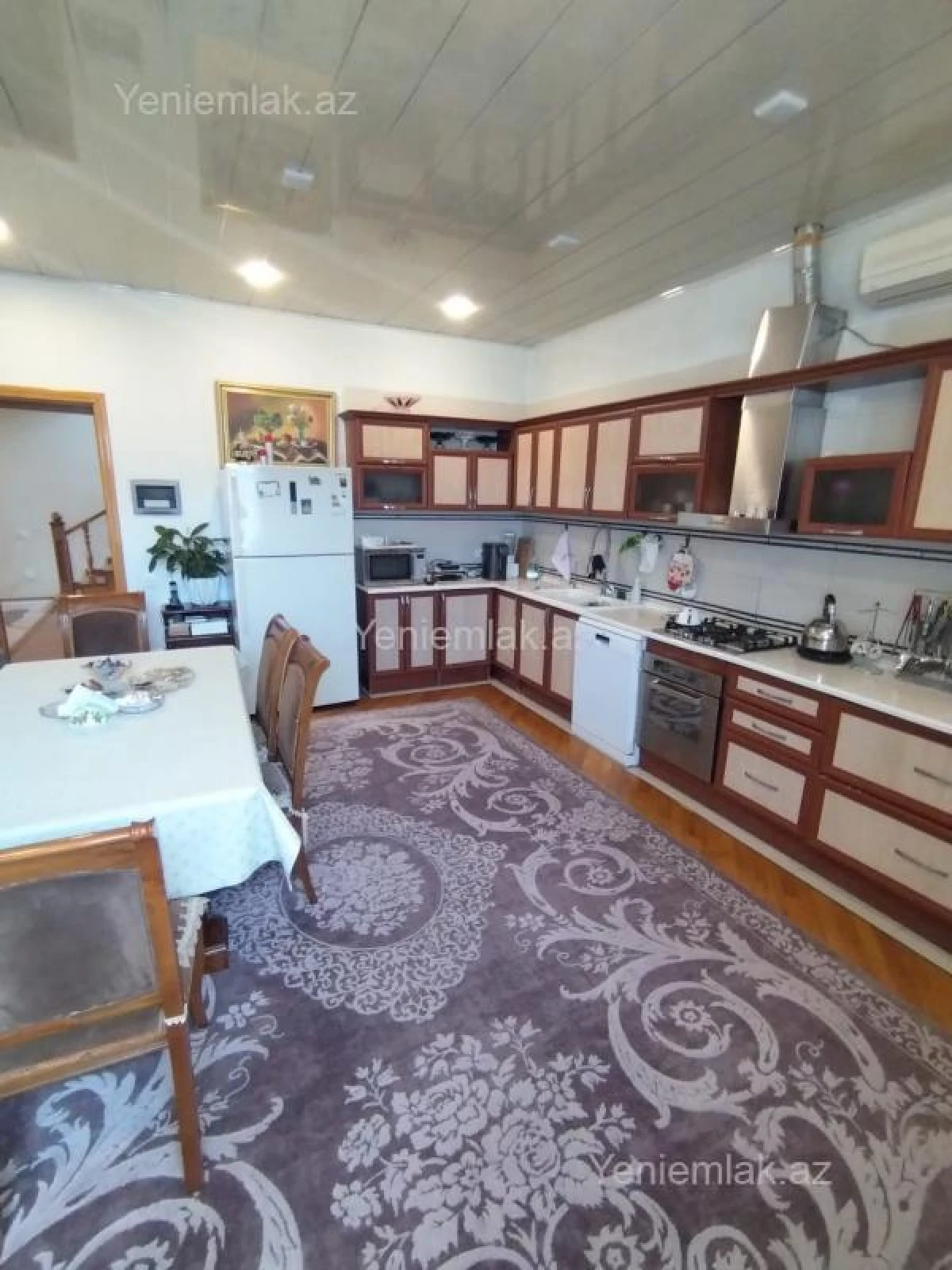 Satılır 9 otaqlı həyət evi 640 m²