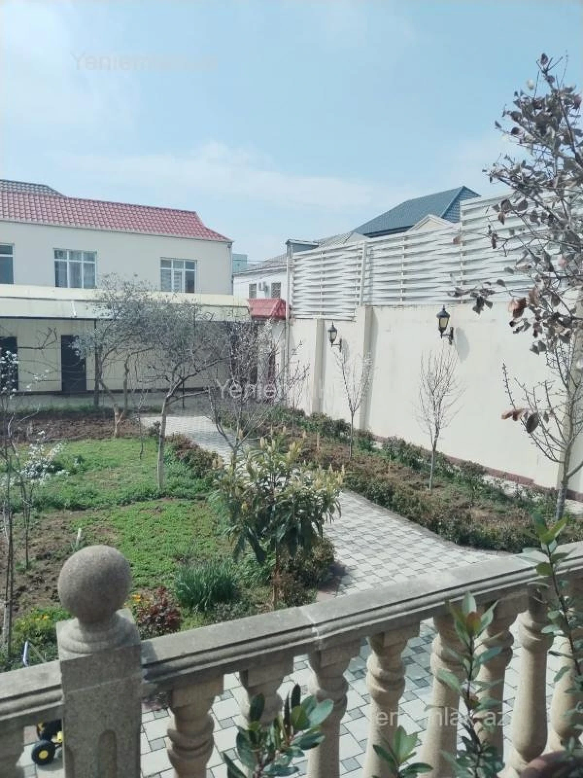Satılır 9 otaqlı həyət evi 640 m²