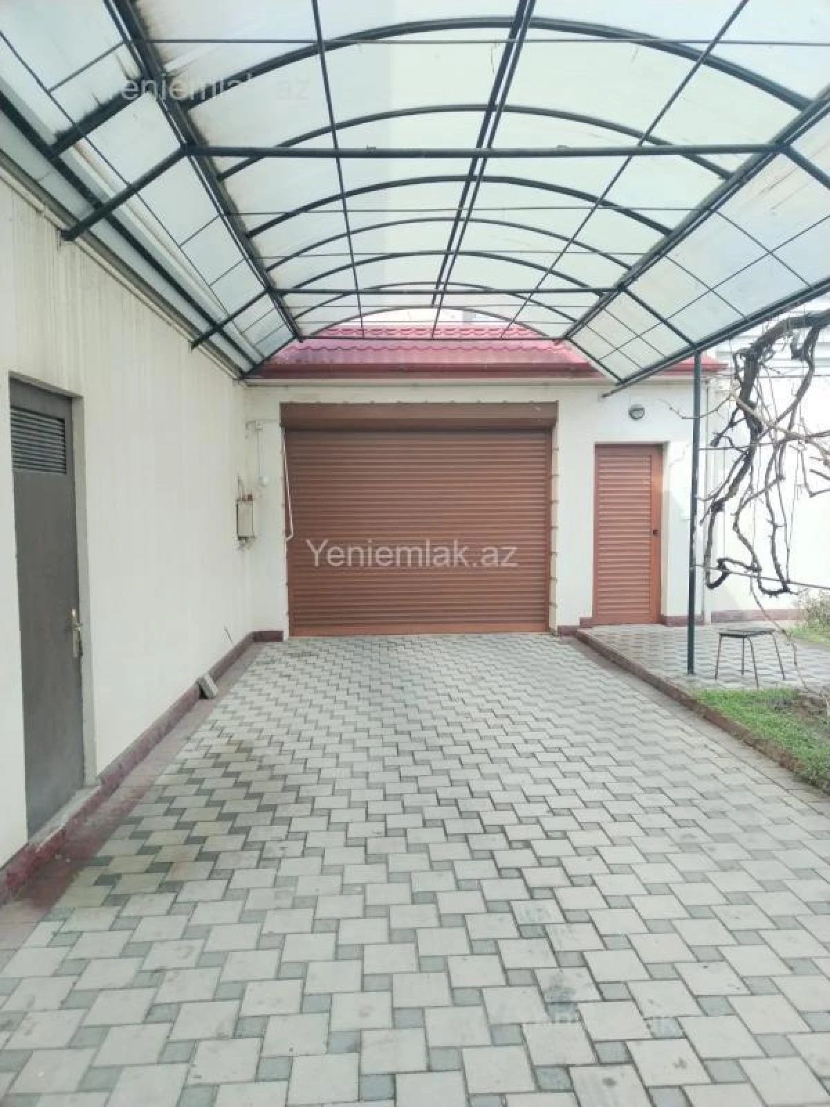 Satılır 9 otaqlı həyət evi 640 m²