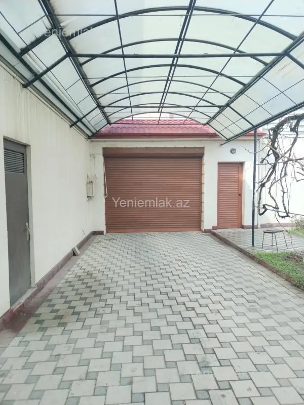 Satılır 9 otaqlı həyət evi 640 m²