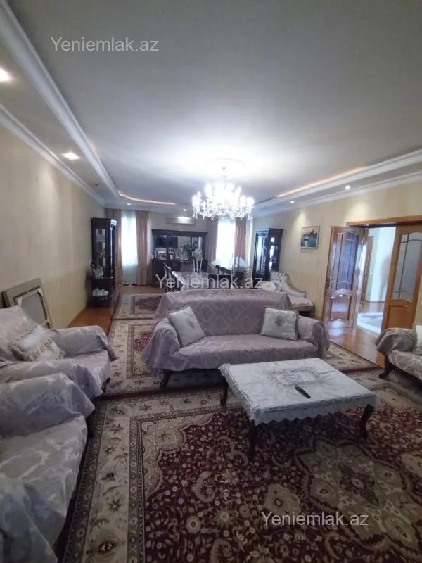Satılır 9 otaqlı həyət evi 640 m²