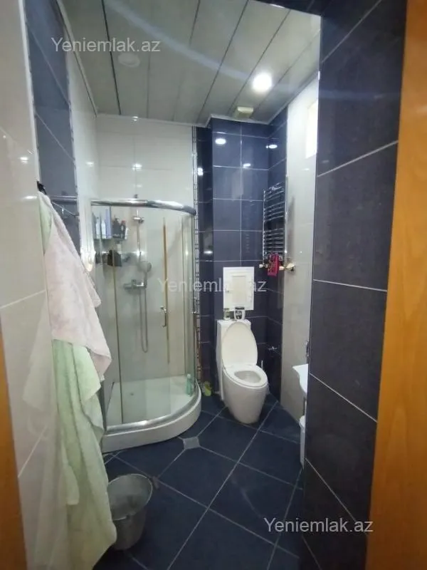 Satılır 9 otaqlı həyət evi 640 m²