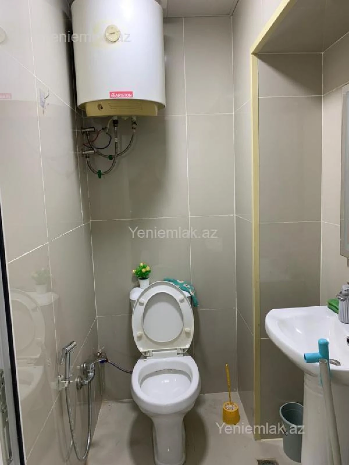 Satılır 3 otaqlı köhnə tikili 90 m²