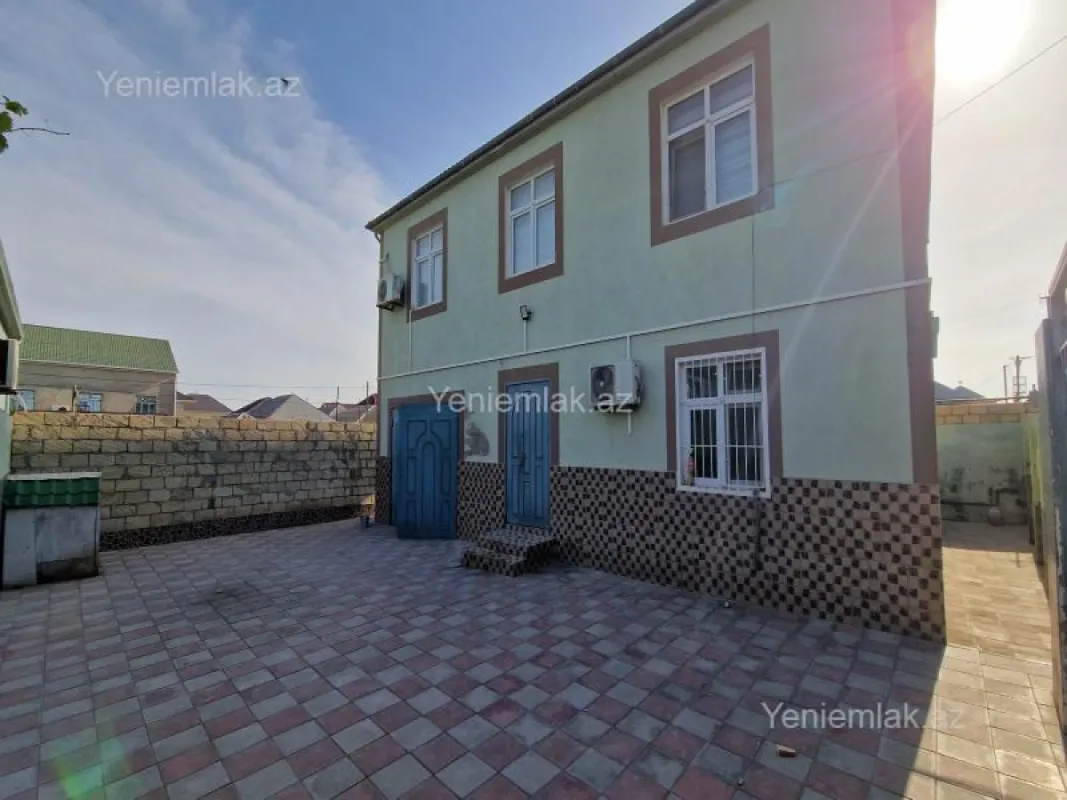 Satılır 5 otaqlı həyət evi 240 m²