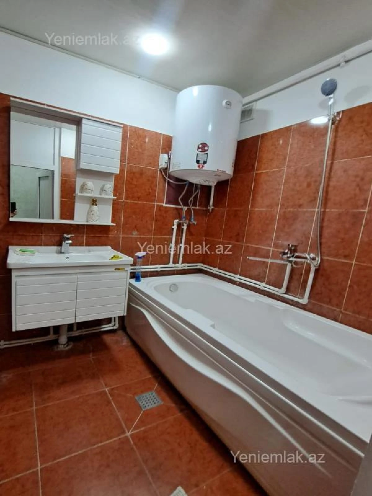Satılır 3 otaqlı köhnə tikili 80 m²