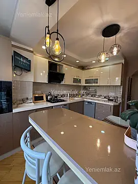 Satılır 4 otaqlı köhnə tikili 115 m²