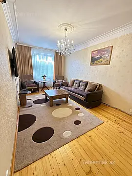 Satılır 4 otaqlı köhnə tikili 115 m²