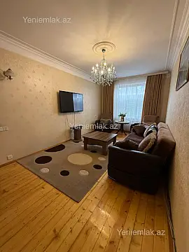 Satılır 4 otaqlı köhnə tikili 115 m²