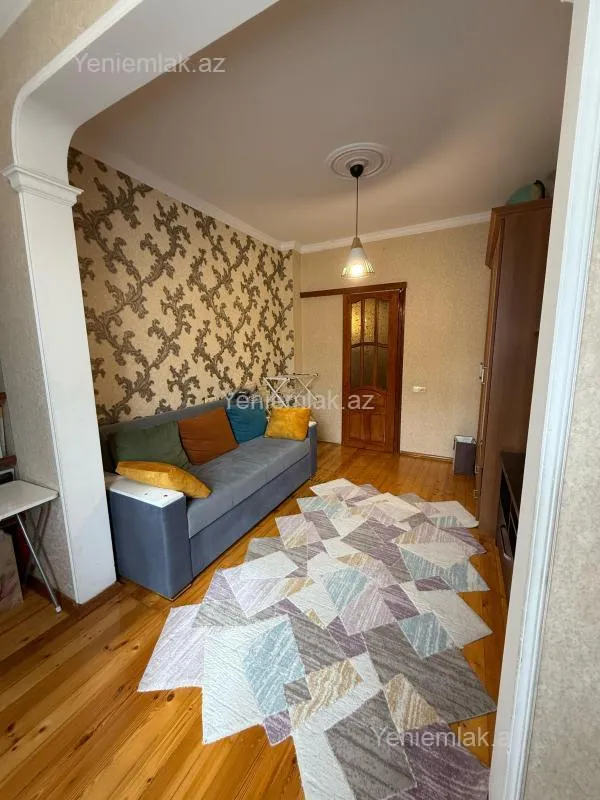Satılır 4 otaqlı köhnə tikili 115 m²