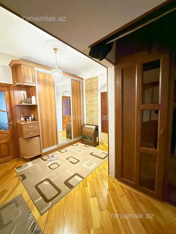 Satılır 4 otaqlı köhnə tikili 115 m²