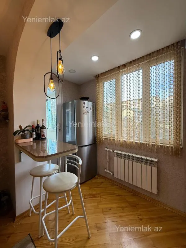 Satılır 4 otaqlı köhnə tikili 115 m²