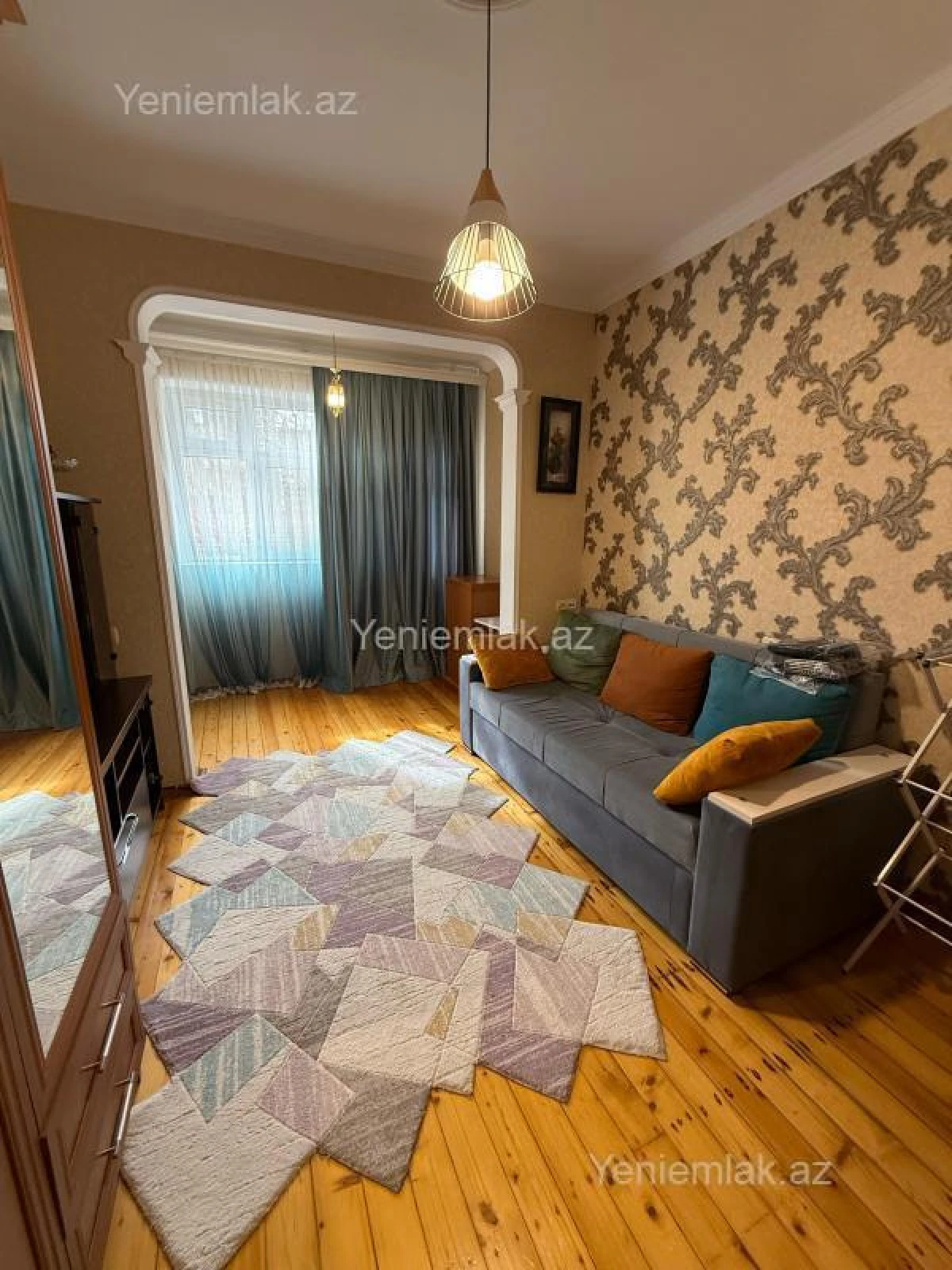 Satılır 4 otaqlı köhnə tikili 115 m²