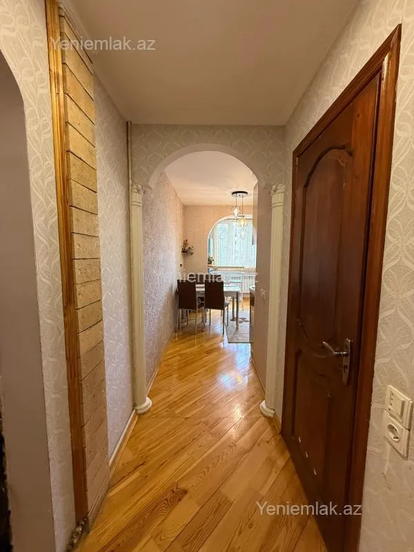 Satılır 4 otaqlı köhnə tikili 115 m²