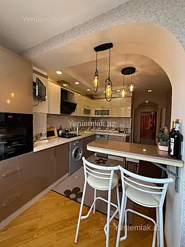 Satılır 4 otaqlı köhnə tikili 115 m²