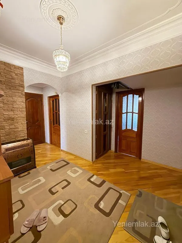 Satılır 4 otaqlı köhnə tikili 115 m²