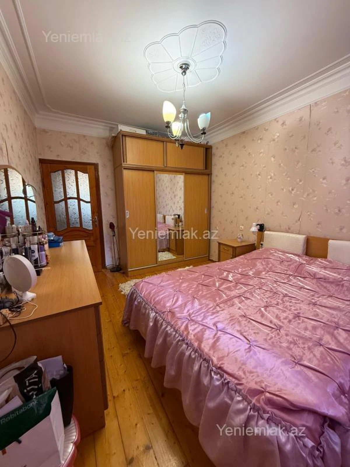 Satılır 4 otaqlı köhnə tikili 115 m²