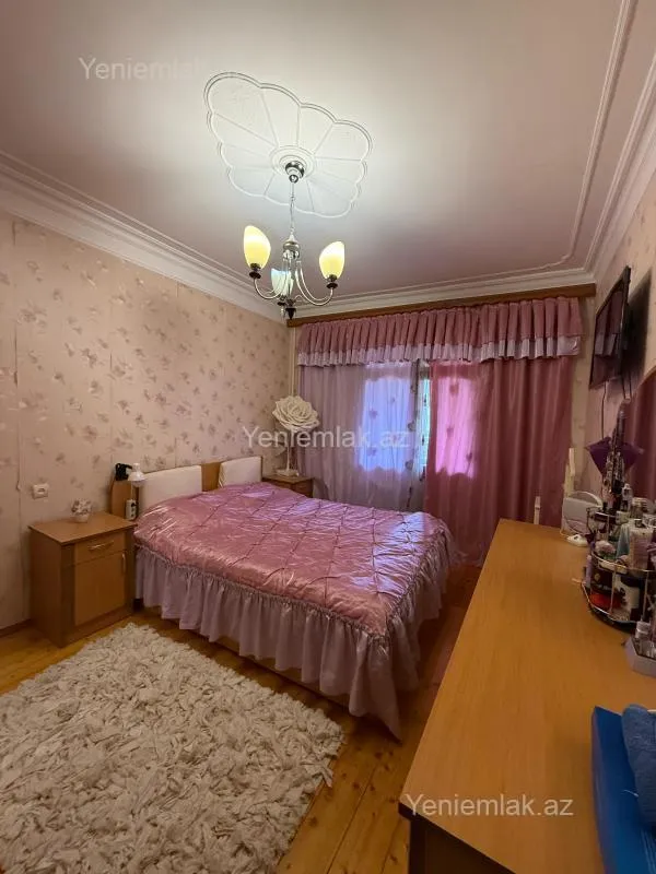 Satılır 4 otaqlı köhnə tikili 115 m²