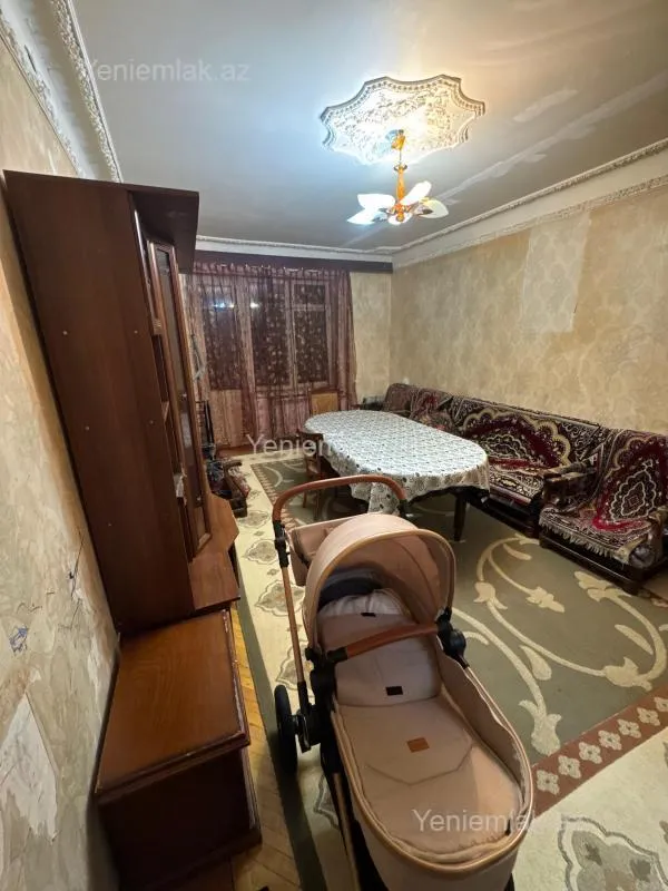 Satılır 3 otaqlı köhnə tikili 90 m²