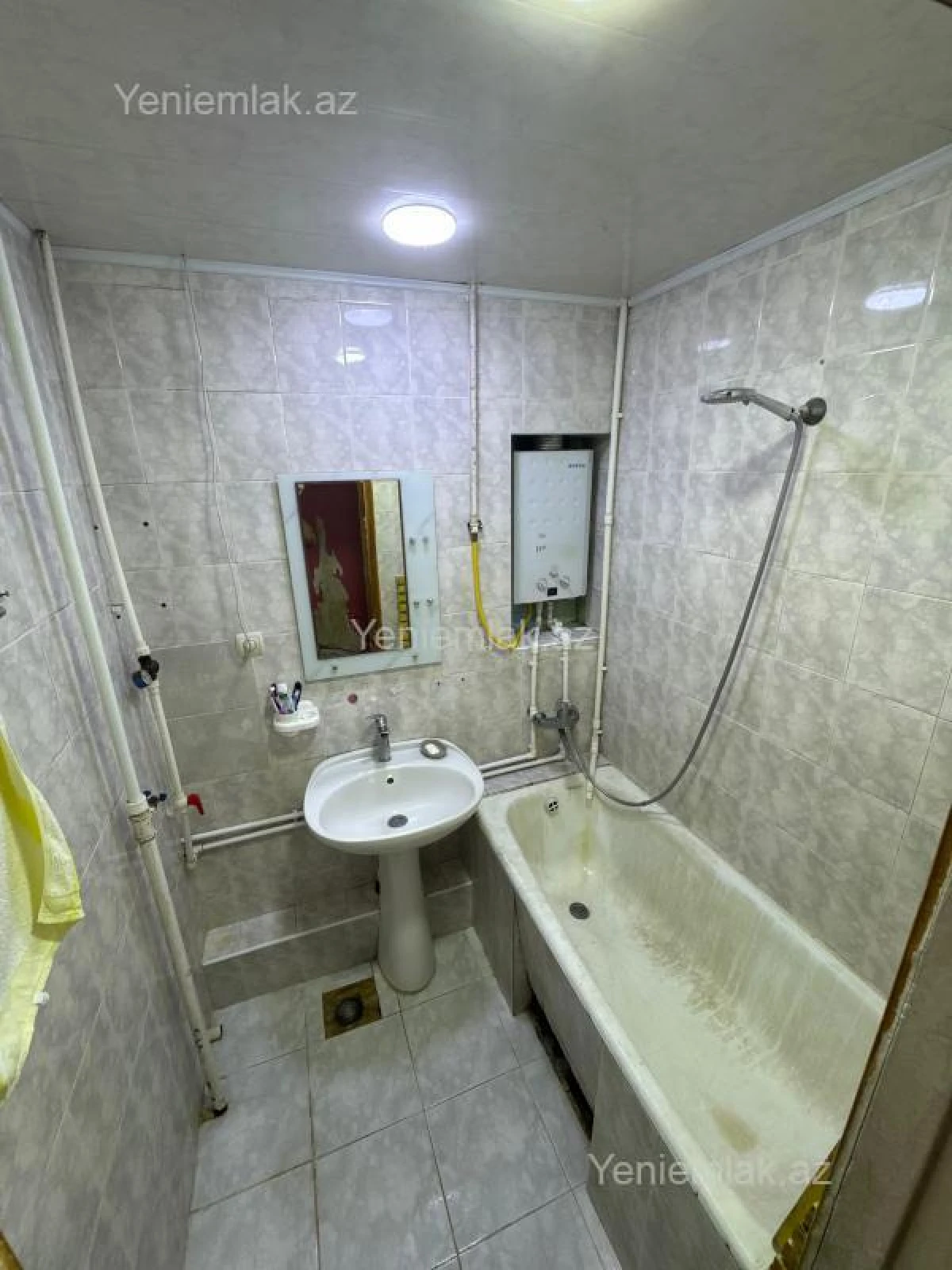 Satılır 3 otaqlı köhnə tikili 90 m²