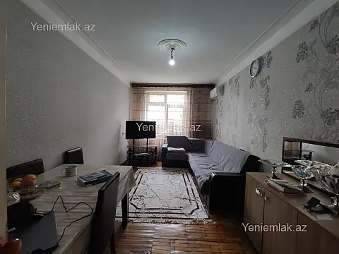 Satılır 3 otaqlı köhnə tikili 75 m²