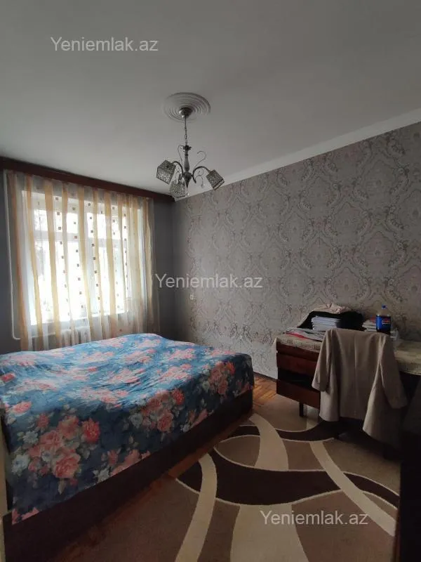 Satılır 3 otaqlı köhnə tikili 75 m²