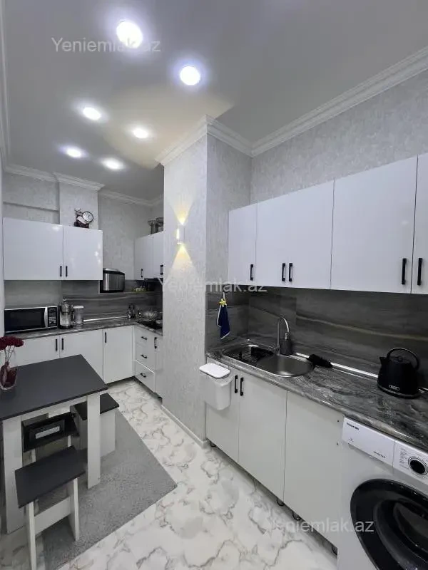 Satılır 3 otaqlı yeni tikili 80 m²