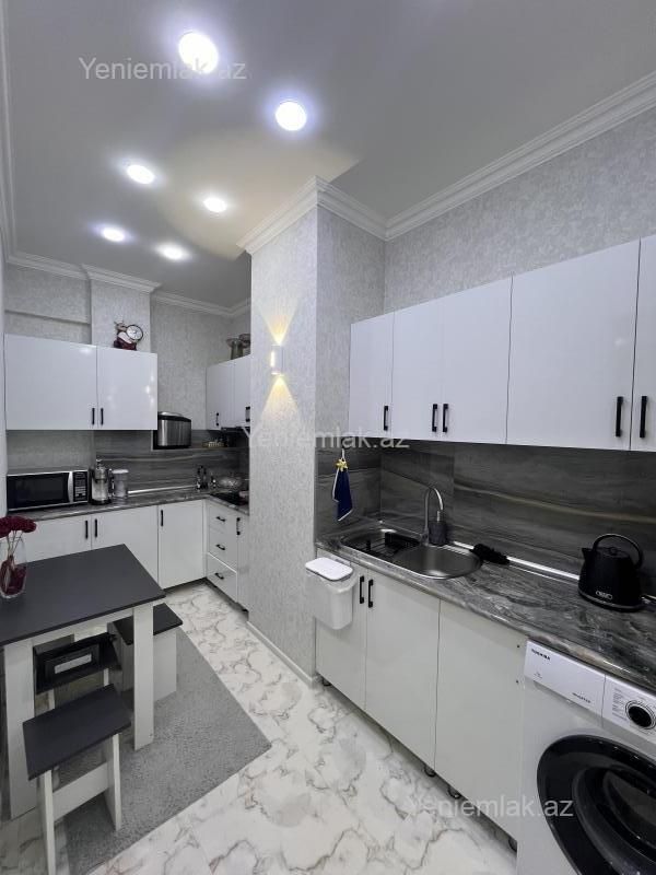 Satılır 3 otaqlı yeni tikili 80 m²