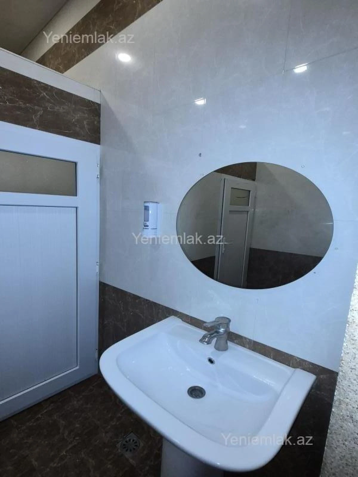 Satılır 7 otaqlı obyekt 250 m²